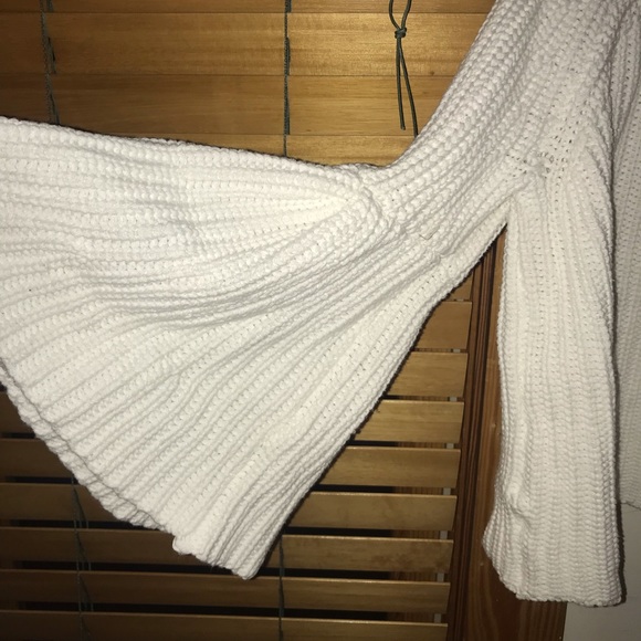 Vestique bell-sleeve sweater - Picture 1 of 3